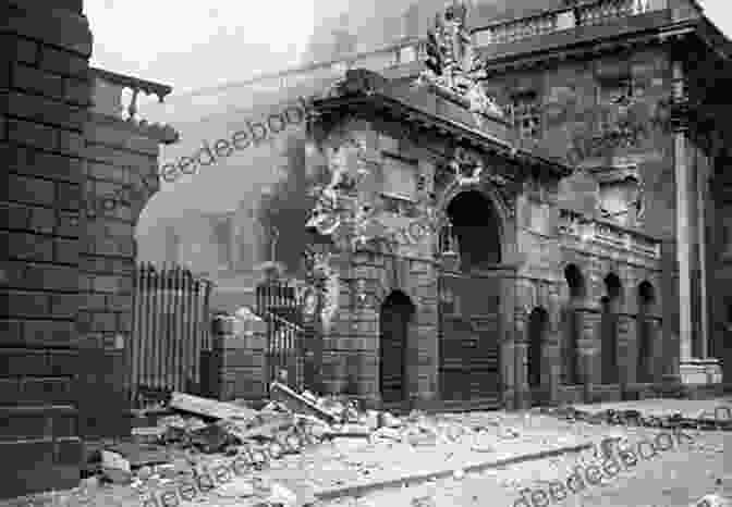 The Ruins Of The Four Courts Building In Dublin After It Was Shelled By The Pro Treaty Forces. A City In Civil War Dublin 1921 1924: The Irish Civil War
